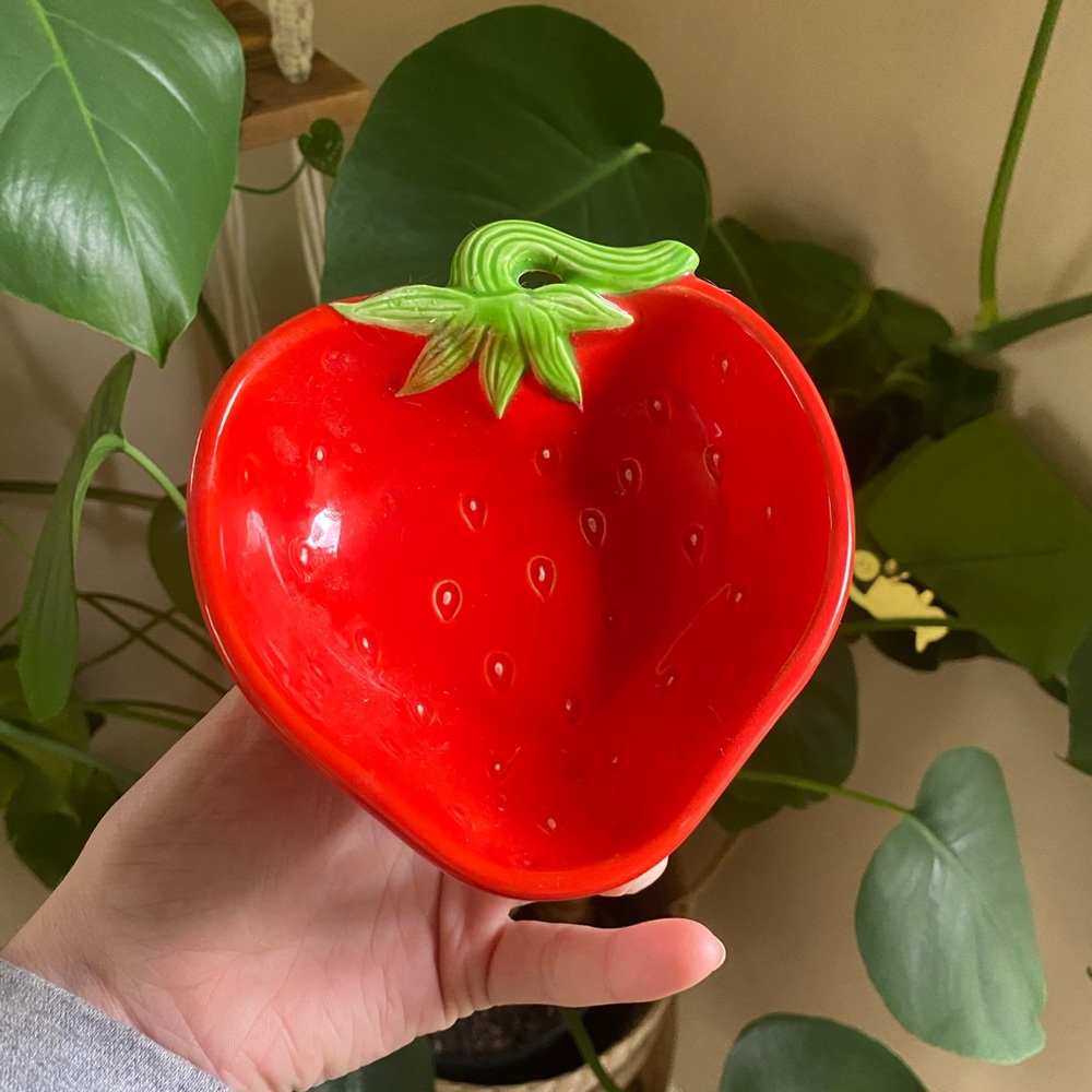 Vintage strawberry trinket dish or bowl 🍓🍓